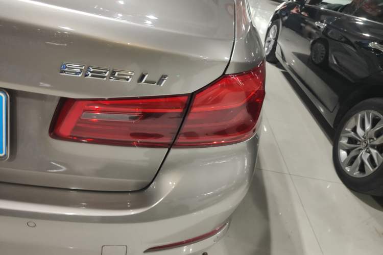 Used BMW 5 Series 2020 525Li Luxury Package Exterior 3