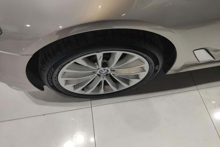 Used BMW 5 Series 2020 525Li Luxury Package Exterior 4