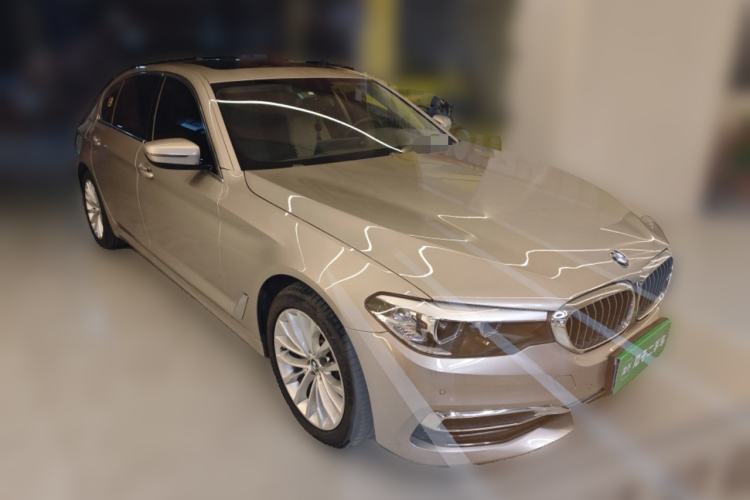 Used BMW 5 Series 2020 525Li Luxury Package Front Right 45 Deg