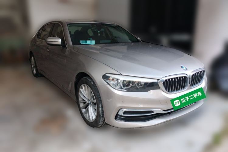 Used BMW 5 Series 2020 525Li Luxury Package Front Right 45 Deg