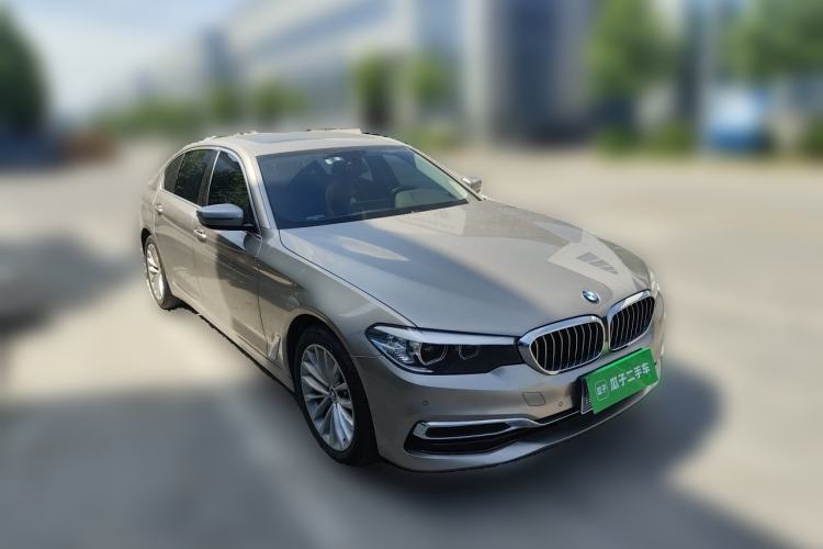Used BMW 5 Series 2020 525Li Luxury Package Front Right 45 Deg