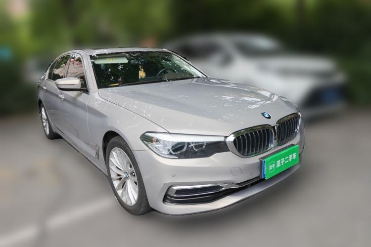 Used BMW 5 Series 2020 525Li Luxury Package Front Right 45 Deg
