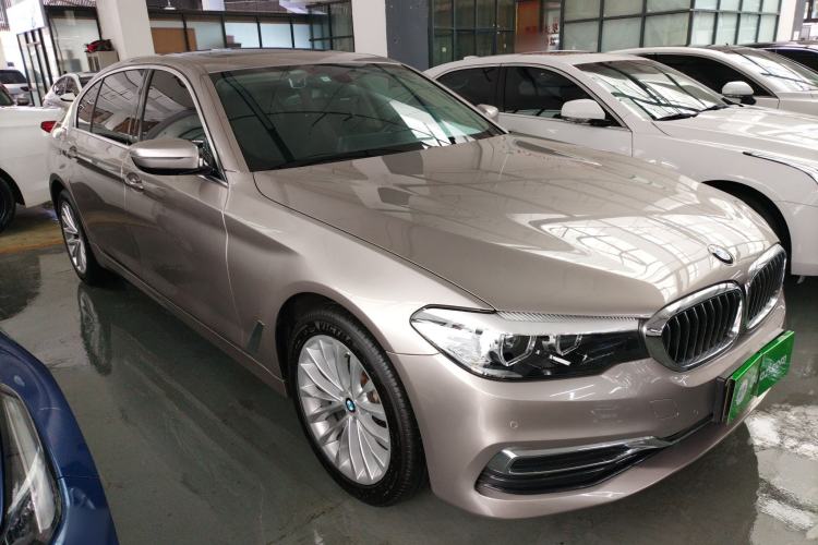 Used BMW 5 Series 2020 525Li Luxury Package Front Right 45 Deg