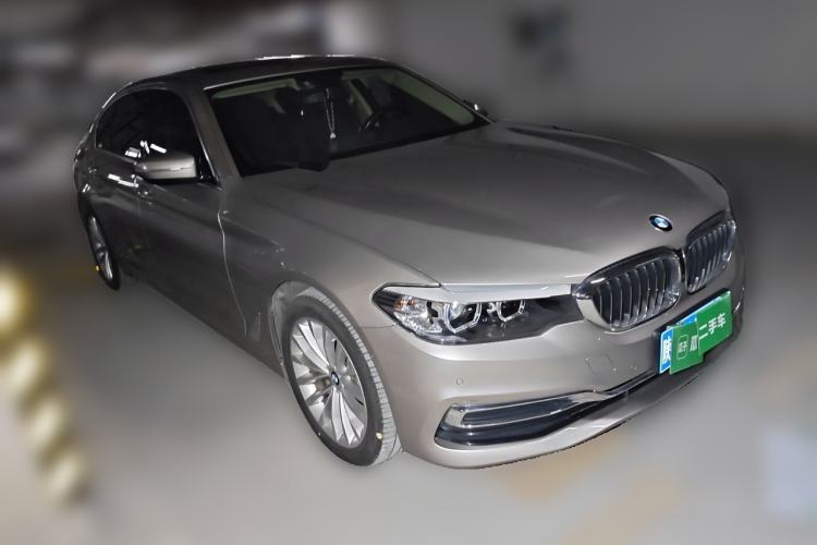 Used BMW 5 Series 2020 525Li Luxury Package Front Right 45 Deg