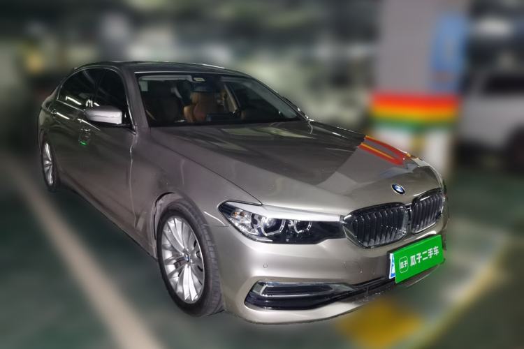 Used BMW 5 Series 2020 525Li Luxury Package Front Right 45 Deg