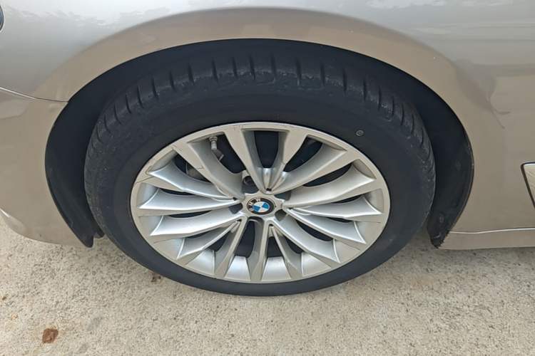 Used BMW 5 Series 2020 525Li Luxury Package Left Front Wheel Hub