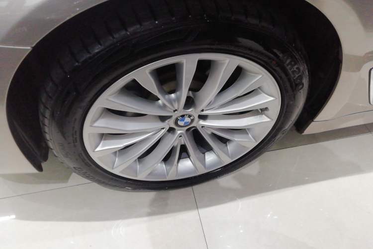 Used BMW 5 Series 2020 530Li Leading Edition Luxury Package Left Front Wheel Hub