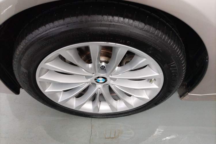Used BMW 5 Series 2020 525Li Luxury Package Left Front Wheel Hub
