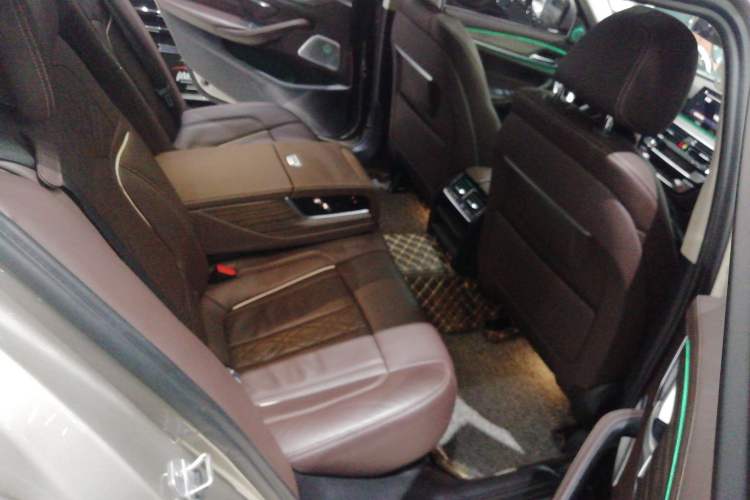 Used BMW 5 Series 2020 530Li Leading Edition Luxury Package Left Rear Seat