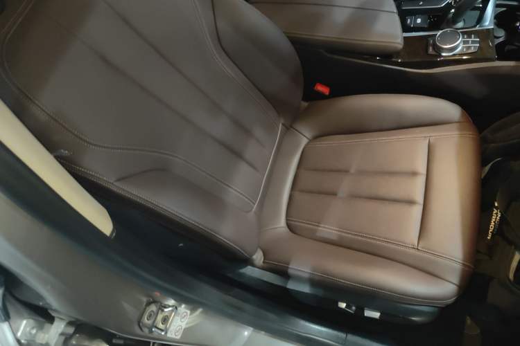 Used BMW 5 Series 2020 525Li Luxury Package Right Front Seat