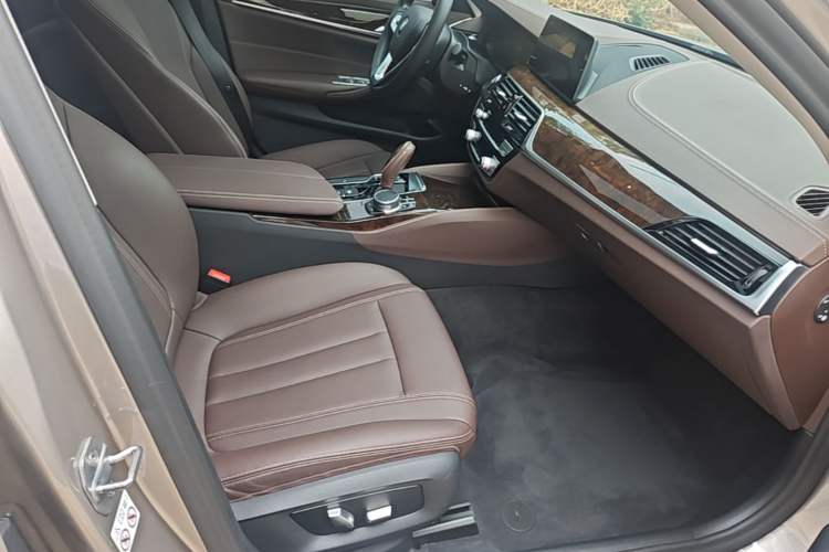 Used BMW 5 Series 2020 525Li Luxury Package Right Front Seat