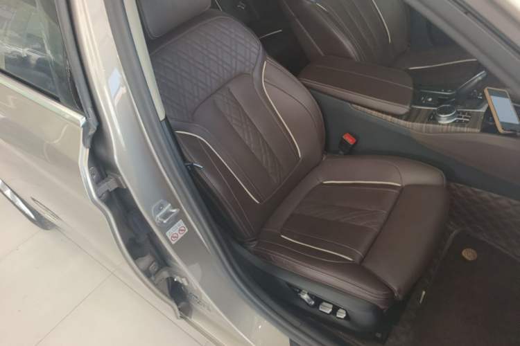 Used BMW 5 Series 2020 530Li Luxury Edition Premium Package Right Front Seat