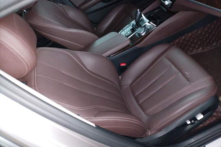 Used BMW 5 Series 2020 525Li Luxury Package Right Front Seat