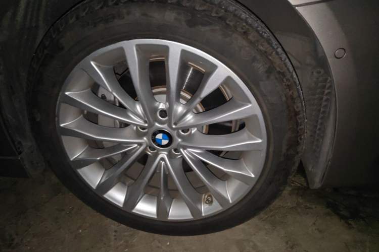 Used BMW 5 Series 2020 530Li Leading Edition Luxury Package Right Front Wheel Hub