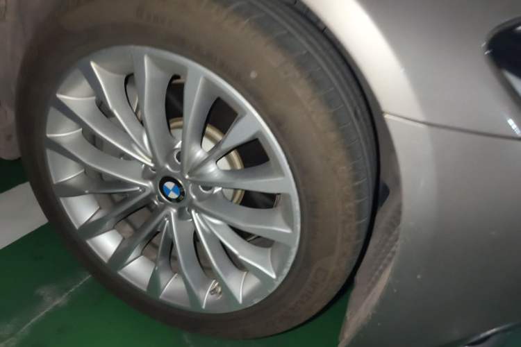 Used BMW 5 Series 2020 530Li xDrive Luxury Package Right Front Wheel Hub