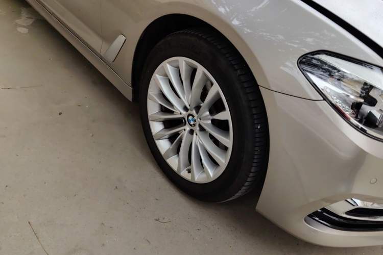 Used BMW 5 Series 2020 525Li Luxury Package Right Front Wheel Hub
