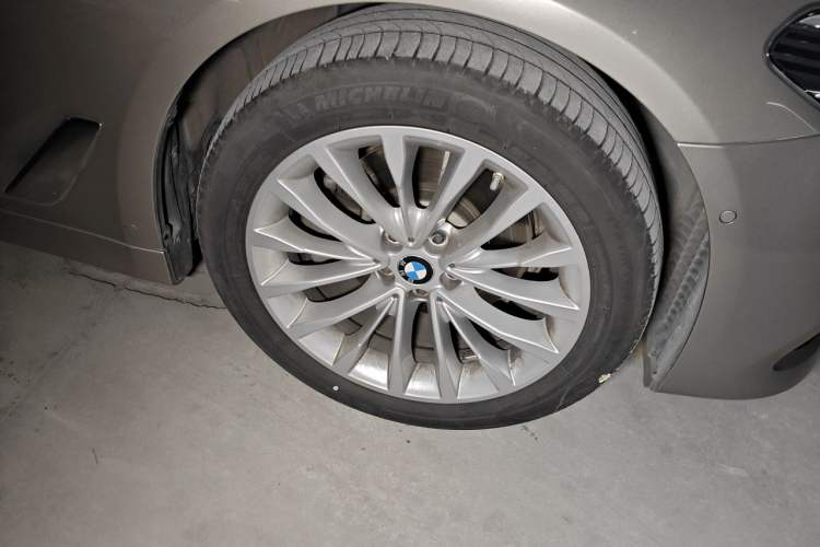 Used BMW 5 Series 2020 525Li Luxury Package Right Front Wheel Hub