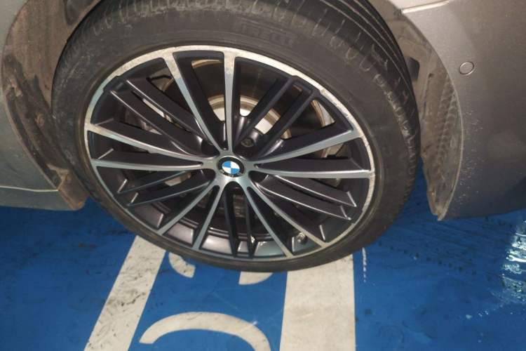Used BMW 5 Series 2020 530Li Executive Luxury Package Right Front Wheel Hub