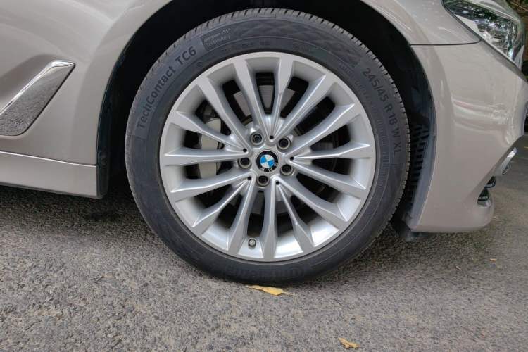 Used BMW 5 Series 2020 530Li Leading Edition Luxury Package Right Front Wheel Hub