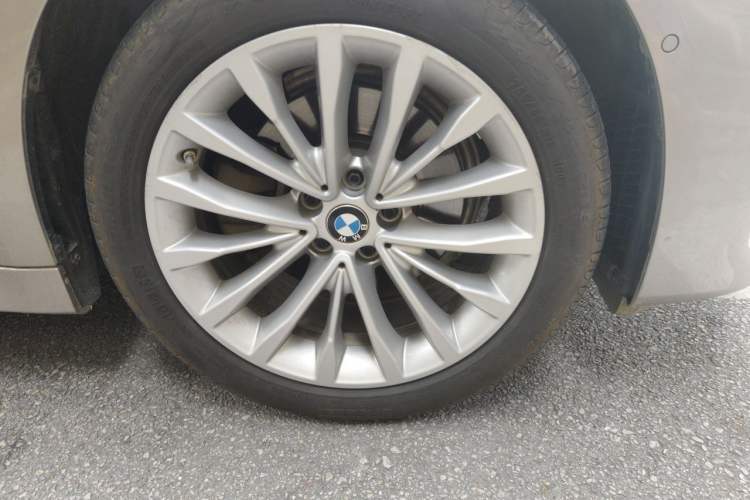 Used BMW 5 Series 2020 530Li Leading Edition Luxury Package Right Front Wheel Hub