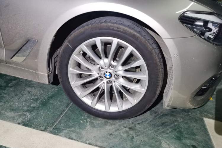 Used BMW 5 Series 2020 525Li Luxury Package Right Front Wheel Hub