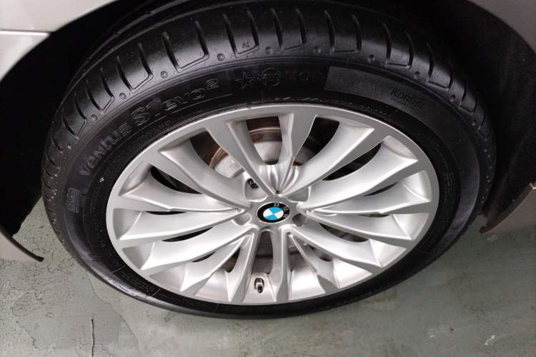 Used BMW 5 Series 2020 525Li Luxury Package Right Rear Wheel Hub