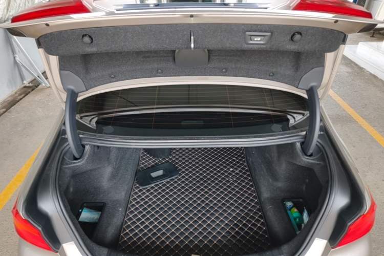 Used BMW 5 Series 2020 525Li Luxury Package Trunk