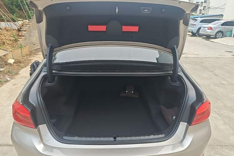 Used BMW 5 Series 2020 525Li Luxury Package Trunk