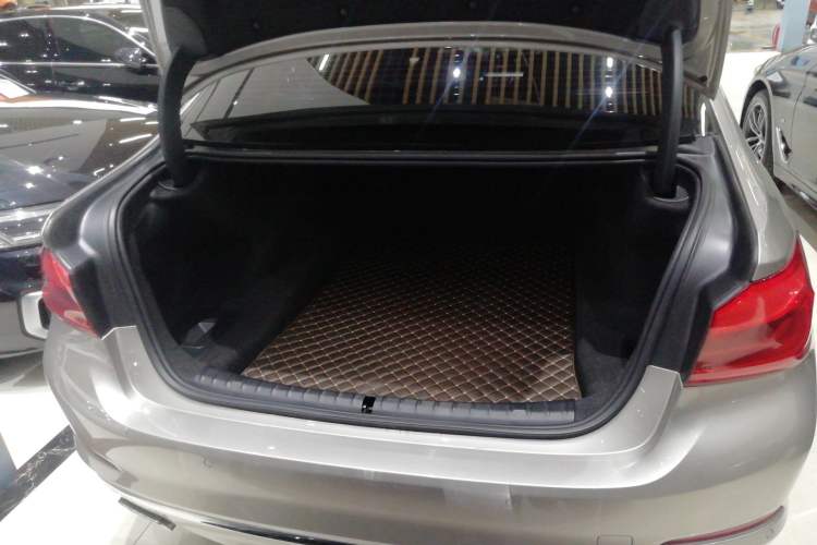 Used BMW 5 Series 2020 530Li Leading Edition Luxury Package Trunk