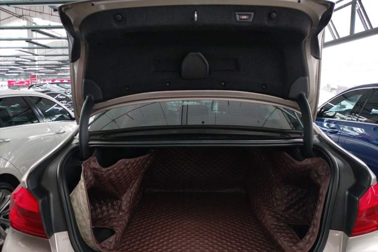 Used BMW 5 Series 2020 525Li Luxury Package Trunk
