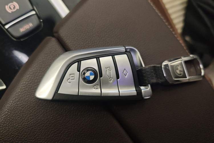 Used BMW 5 Series 2020 525Li Luxury Package Vehicle Key