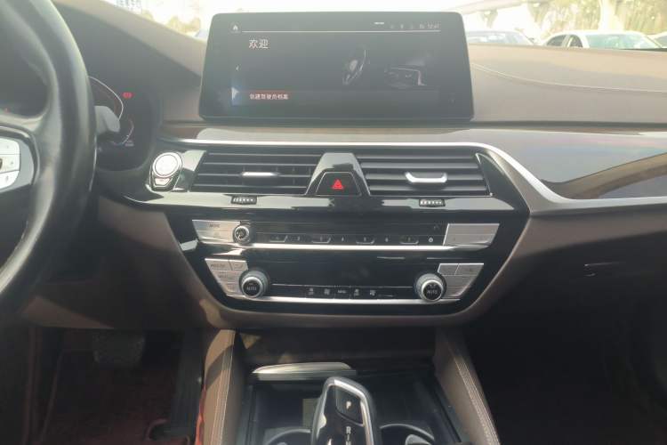 Used BMW 5 Series 2020 525Li Luxury Package Audio And AC Panel