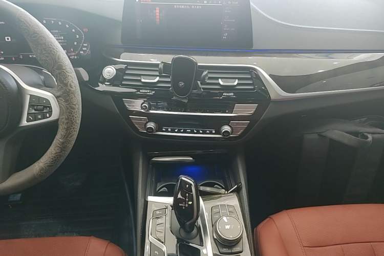 Used BMW 5 Series 2020 530Li Luxury Edition M Sport Package Audio And AC Panel
