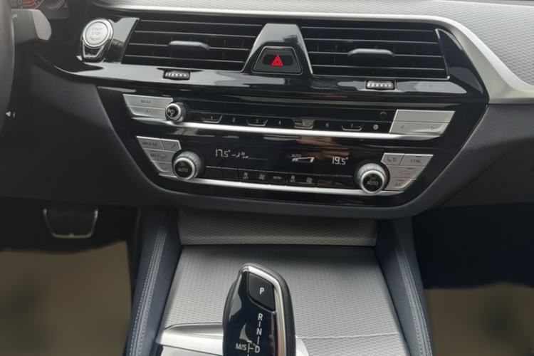 Used BMW 5 Series 2020 525i M Sport Package Audio And AC Panel
