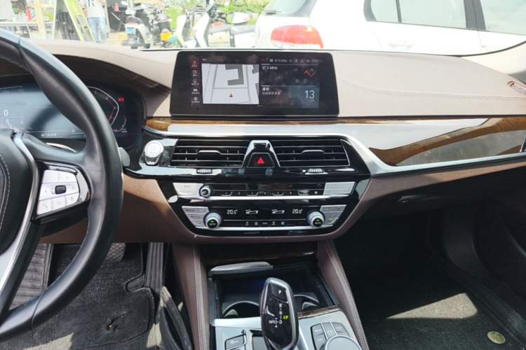 Used BMW 5 Series 2020 525Li Luxury Package Audio And AC Panel