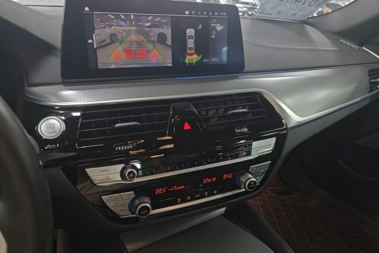 Used BMW 5 Series 2020 525i M Sport Package Audio And AC Panel