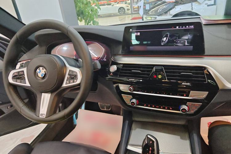 Used BMW 5 Series 2020 530i M Sport Package Center Console