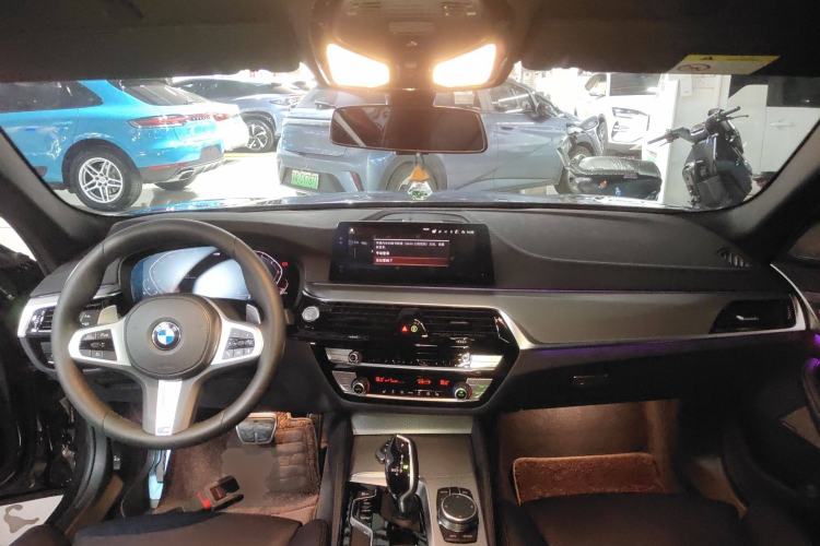 Used BMW 5 Series 2020 530i M Sport Package Center Console