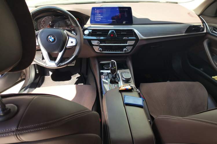 Used BMW 5 Series 2020 530Li xDrive Luxury Package Center Console