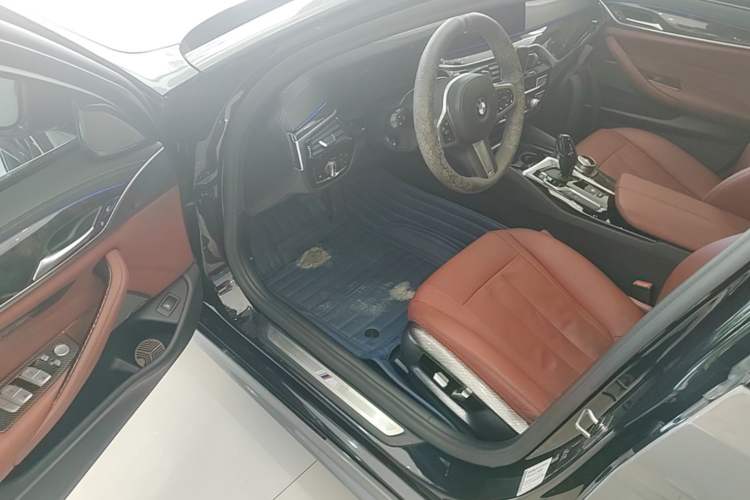Used BMW 5 Series 2020 530Li Luxury Edition M Sport Package Driver Seat