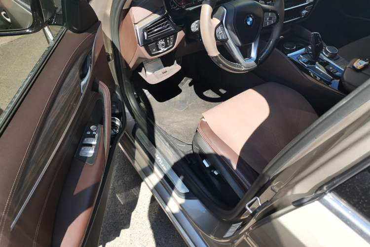 Used BMW 5 Series 2020 530Li xDrive Luxury Package Driver Seat