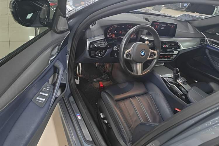 Used BMW 5 Series 2020 525i M Sport Package Driver Seat