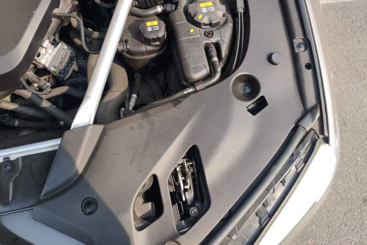 Used BMW 5 Series 2020 525Li Luxury Package Engine Bay Left