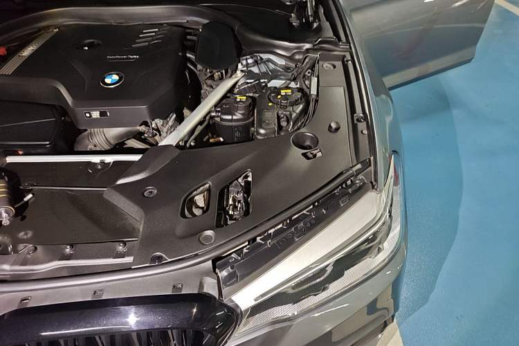 Used BMW 5 Series 2020 530i M Sport Package Engine Bay Left