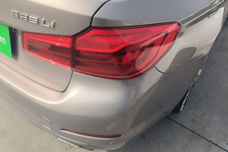 Used BMW 5 Series 2020 525Li Luxury Package Exterior 3