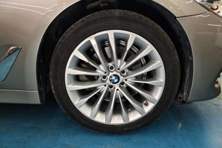 Used BMW 5 Series 2020 525Li Luxury Package Exterior 4