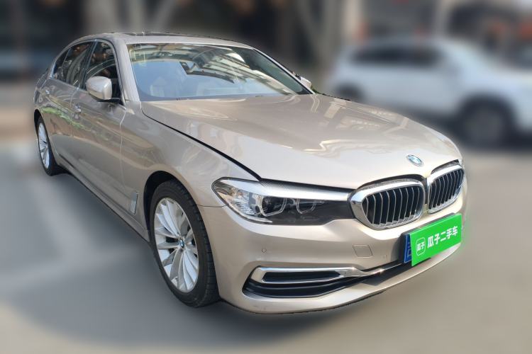 Used BMW 5 Series 2020 525Li Luxury Package Front Right 45 Deg