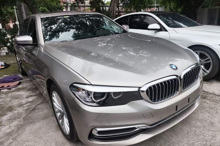 Used BMW 5 Series 2020 525Li Luxury Package Front Right 45 Deg