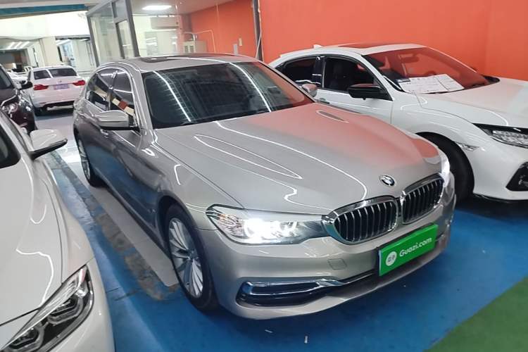 Used BMW 5 Series 2020 525Li Luxury Package Front Right 45 Deg