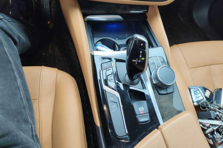 Used BMW 5 Series 2020 530Li Luxury Edition M Sport Package Gear Lever